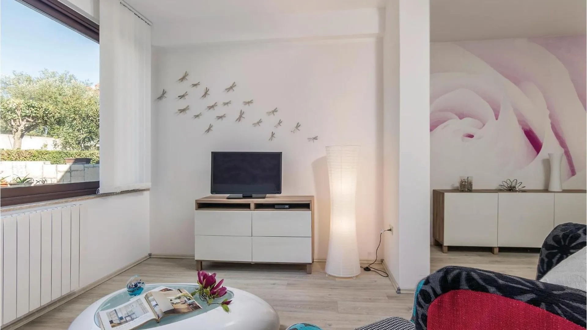 2 Bedroom Nice Apartment In 罗维尼